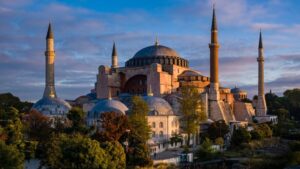 Ayasofya’da tuvaletlerin yenilenmesi maksadıyla ihale kararının çıkmasının ardından, katılımcı sayısı