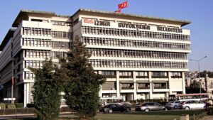 İzmir Büyükşehir Belediyesi’ne ait olduğu bilinen dört blokta yer alan