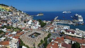 Kuşadası nüfus artışıyla 35 ili geride bıraktı. Türkiye’de turizm cennetleri